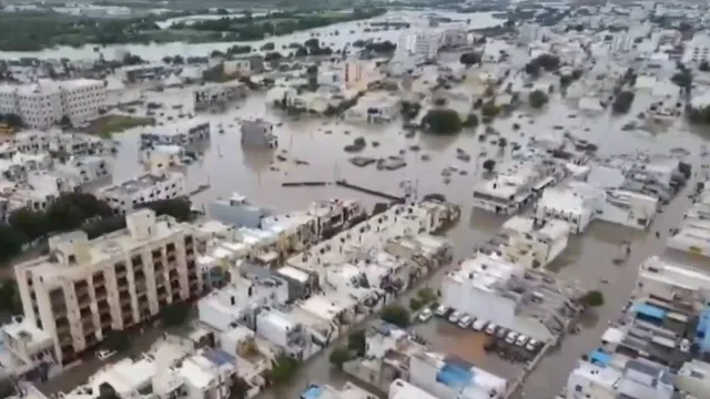 gujarat-floods-2024-torrential-rains-in-gujarat-gujarat-flood-rescue-operations-imd-heavy-rain-alert-gujarat-gujarat-flood-death-toll-vishwamitri-river-flooding-gujarat-monsoon-disaster